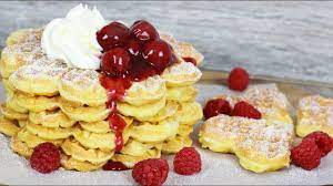 Saftige Und Fluffige Waffeln Selber Machen Grundrezept Fur Waffeln Mit Kirschgrutze Youtube Fluffige Waffeln Waffeln Selber Machen Waffeln Rezept
