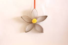 Rompe pedazos de papel higiénico en trozos más pequeños. Formas De Reciclar Los Rollos De Papel Higienico Blogmcp