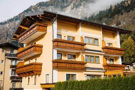 Luggau kapelle can be easily accessed and a bus stop is also nearby. Appartement Haus Schafflinger Bad Hofgastein Appartement In Gastein