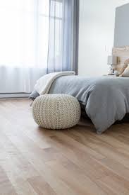 Plancher De Bois Franc Classique Et Naturel Home Decor Home Furniture