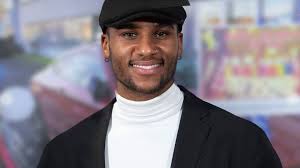 Gleich geht es in den flieger. Alles Was Zahlt Star Tijan Njie Sixpack Alarm Fan Sexiest Man Alive Bunte De