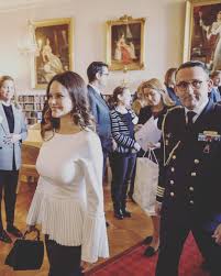 Prinzessin sofia hat sich indes für ein rotes sommerkleid mit. Pin On X Prins Carl Philip