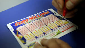 See more of résultats euro millions on facebook. Sans Avoir Joue Elle Gagne 12 Millions Avec Un Ticket D Euromillions Trouve Dans La Rue Ladepeche Fr