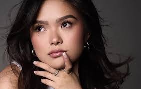 Caitlin Rainey's Instagram, Twitter & Facebook