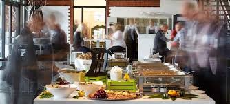 Wieviel kostet ungefähr ein cateringservice (nur eine ungefähre angabe, um sich reinigungskraft usw. Catering Preise So Senken Sie Ihre Catering Kosten