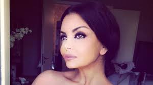 No need to register, buy now! Beauty Op Kader Loth Lasst Sich Vor Tv Auftritt Spritzen Promiflash De