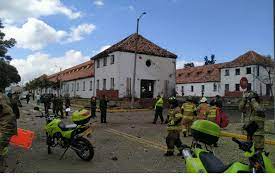 Se trató de un carro bomba al interior de la escuela en donde se celebraba una reunión de oficiales dejando como saldo parcial nueve muertos y. Ocho Muertos Tras Explosion De Carro Bomba En La Escuela General Santander Paz Estereo Fm 88 8