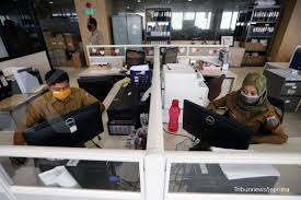 Pemerintah berencana mengubah struktur gaji pegawai negeri sipil (pns) yang akan disampaikan kepada presiden joko widodo (jokowi) dan akan dibahas di sidang kabinet mendatang. Inilah Besaran Gaji Ke 13 Pns Dan Non Pns Yang Akan Segera Dibayarkan