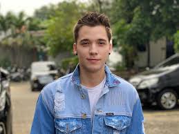 Stefan william, artis artis muda yang belakangan ini sangat populer. Profil Stefan William Papa Muda Asuh 4 Anak