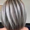 Enfin quelqu'un qui lui donne des conseils et des astuces coiffure pour affiner son visage et le mettre en valeur ! 1