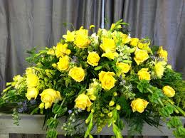 Pin By Rachel Green On Dream Garden Funeral Flowers Memorial Flowers Flower Vase Arrangements