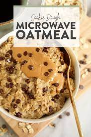 One of the easiest meals to make in a microwave is a cheesy omelet in a mug. Got 2 Minutes Then You Have Time For A Healthy Breakfast Make Our 2 Minute Microwave Oatmeal This Microwave Oatmeal Clean Eating Desserts Microwave Cookies