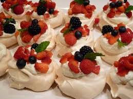 Mini Pavlova Recipe Sweet Tooth Recipes In 2019 Desserts Mini Pavlova Dessert Recipes