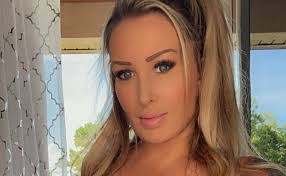 Jessica Barton's Instagram, Twitter & Facebook