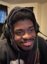 I've been streaming for about 3 months I'm a small streamer looking to grow  a great community. I go live Monday-Saturday 8pm-10pm Just looking to meet  great people that stare the same