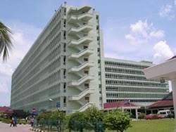 Beliau merupakan lulusan dari universiti kebangsaan malaysia dan frcs (urol) glasgow, scotland dalam bidang urologi. School Of Medical Sciences Hospital University Science Malaysia