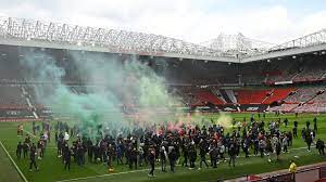 Manchester united fans storm old trafford ahead of the match against liverpool in protest of the club's ownership pic.twitter.com/kftjj3mgd6. C4mcq X6cgcdwm