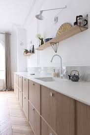 Decorlab Bel Appartement Haussmanien Design Et Chaleureux Decore Avec Gout Cuisine Appartement Designs De Petite Cuisine Decoration Interieure Cuisine