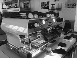 Amidst the rows of smooth, stainless steel coffee machines, the static sound of frothing milk hangs in the air as a single cappuccino is prepared. Interview Paul Germscheid Representant La Marzocco Br Grao Especial