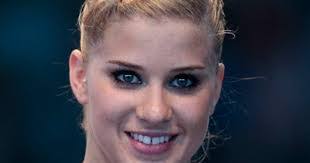 Elisabeth Seitz's Instagram, Twitter & Facebook