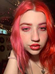 Half Pink Half Red Hair In 2020 Honey Blonde Hair Short Blonde Hair Split Hair