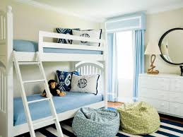 Selain hitam dan abu, abu dan merah muda. Memilih Warna Cat Kamar Tidur Anak Laki Laki Menyesuaikan Desain Ruang