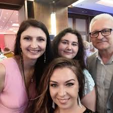 Cześć 😊 👉Zmień szukanie na działanie👈 Codziennie przeglądasz ogłoszenia  o prace i nie wiecie na co się zdecydować? 🤔 👉Chciałbyś w końcu zacząć  spełniać swoje marzenia, a nie do końca życia pracować