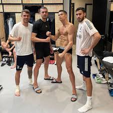 The kid is already a skilled footballer himself and has time and again proved his rich heritage in front of the media. Cristiano Ronaldo Taller