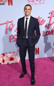 You look a lot like my next girlfriend, and i totally just lost my phone. J 14 Magazine On Twitter Did You Guys Know That Noah Centineo Is 6 Foot 1 It S No Wonder He S Always Towering Over His Costar Lana Condor Who S Only 5 Foot 3 Uncover All The Other Celebrities