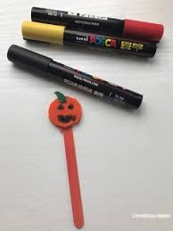 Orange bricolage, pro bricolage, école halloween, bricolage citrouille halloween, citrouille halloween maternelle, activité halloween enfant maternelle, idées de paniers pour halloween. Bricolage Facile Pour Halloween Avec Des Batons De Glace