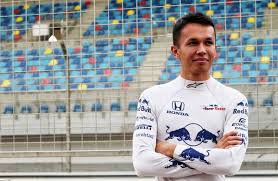 F zw = m ∙ g m = 142 g = 142∙10−3 kg g = 9,81 m s−2 f zw = 142∙. Albon G Krachten In Bocht Een Van Shanghai Circuit Zullen Ongelooflijk Zijn