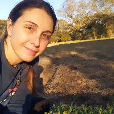 Fazendo o que amo, amando o que faço. Vivendo o sonho da minha vida.  Cheguei no meu lugar no mundo. ✨️🔑 Mas quem disse que viver no campo é só  tranquilidade? Nem