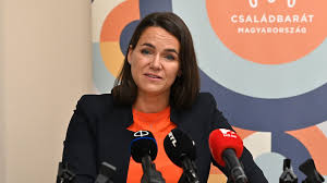 Kalasnyikovval lőtte agyon szülei tálib gyilkosait a tizenéves afgán lány. Novak Katalin Jovo Nyartol Szules Utan Tobbet Keres Az Edesanya Mint Elotte 24 Hu