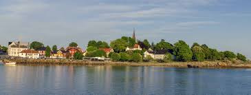 Larvik unterscheidet sich zu anderen küstenstädten dieser zeit dadurch, dass die stadt in einer grafschaft lag und sich eine besondere architektur entwickelte. Larvik