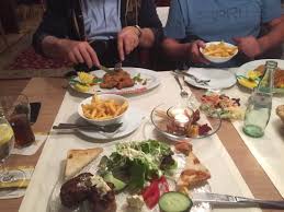 Vom restaurant, dem biergarten und den balkonzimmern aus haben sie einen wunderschönen blick auf die stadt und den hohenrodskopf (764 m ). Photo0 Jpg Bild Von Akzent Hotel Haus Sonnenberg Schotten Tripadvisor