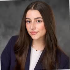 I am thrilled to share that this summer, I will be joining Vivrelle as a  Social Media and Marketing Intern! I am incredibly grateful for this  opportunity and am eager to gain