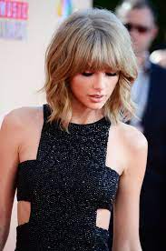 Taylor Swift Is Making The Mob Mullet Lob Happen Taylor Swift Hair Bob Hairstyles With Bangs Hairstyles With Bangs