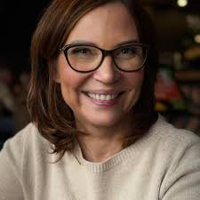 🏆 Okulista Roku 2024 🏆 Dr Maciej Gawęcki nie tylko dba o dobry wzrok  swoich pacjentów, ale także… trafia w samo sedno