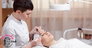 When choosing a lash bed, the key is to find the perfect balance so that both the artist and the client feel comfortable and a massage bed is one of the most popular options for lash extension service. Wednesday Wink Should I Use A Bed Or A Chair For Eyelash Extensions Gladgirl Blog