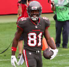 Will antonio brown's bucs tenure be different from prior stops? Buccaneers Antonio Brown To Miss Nfc Championship With Knee Injury