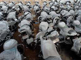 It manufactures motorcycles, scooters and auto rickshaws. Bajaj Auto Resume Production In Aurangabad Plant Bajaj Auto To Start Production In Waluj Thursday Maruti Suzuki To Decide Shortly The Economic Times