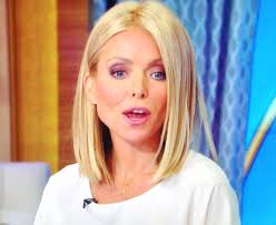 Kelly's medium layers allow her to create a variety of playful ponytails and twists that compliment her bubbly personality while reflecting a youthful look. Pin On Beautify