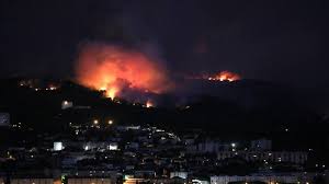 incendies des flammes terrifiantes aux abords de notre convoi en direction de sainte maxime, pour l'ouverture d'un centre d'hébergement d'urgence. Faits Divers Justice Feu A Martigues L Incendie Toujours En Cours 1 400 Pompiers Mobilises La Provence