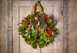 In her quest for a faux magnolia bloom worthy of the weston farms name, erin found an ideal partner in ed glenn of new growth designs. Lush Faux Magnolia Wreath Robin Wood Flowers