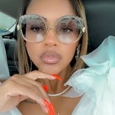 Aquarius and Capricorn 👀😬?