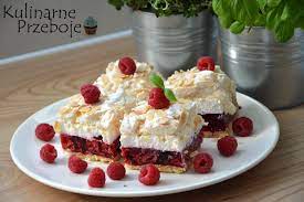 Truskawki najlepiej wybrać mniejsze, nie tak jak u mnie duże, które szybciej opadają na dno. Malinowa Chmurka Przepis Na Ciasto Kulinarneprzeboje Pl Recipe Yummy Food Dessert Dessert For Dinner Sweet Bakery