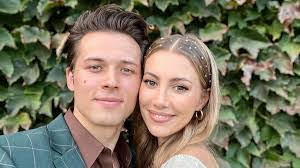 Robert Kinler's Instagram, Twitter & Facebook