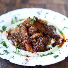 La Poutine Hummus Bbq Birona Hummus Bar Montreal 10 Poutines A Gouter Durant La Poutine Week Poutine Food Chicken Wings
