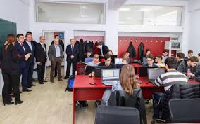 Pagină dedicată studenților și viitorilor studenți ai facultății. Problemele Cronice Ale Unui Pol Regional De It Posturi Universitare Neocupate De 5 Ani Si NumÄr Limitat De StudenÅ£i