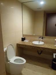 Temukan ide desain kamar mandi terbaik dalam desain kamar mandi ala hotel kesukaan anda. Tripadvisor Kamar Mandi Yang Bersih ØµÙˆØ±Ø© Ø§Ø³ØªÙˆÙ† Ø¬ÙŠÙ…Ø¨Ø± Ù‡ÙˆØªÙ„ Ø¢Ù†Ø¯ ÙƒÙˆÙ†ÙØ±Ù†Ø³ Ø³Ù†ØªØ± Jember